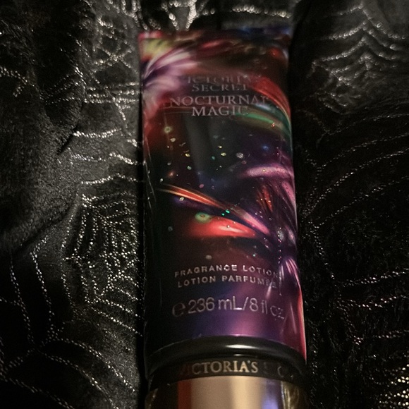 ⭐️4/$20⭐️ Victoria’s Secret - Picture 2 of 4